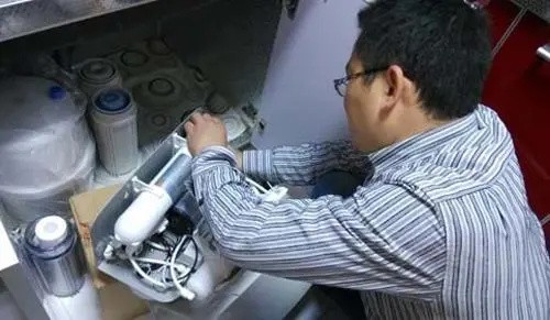 深圳滨特尔净水器上门安装维修，大型饮水机本地更换管线