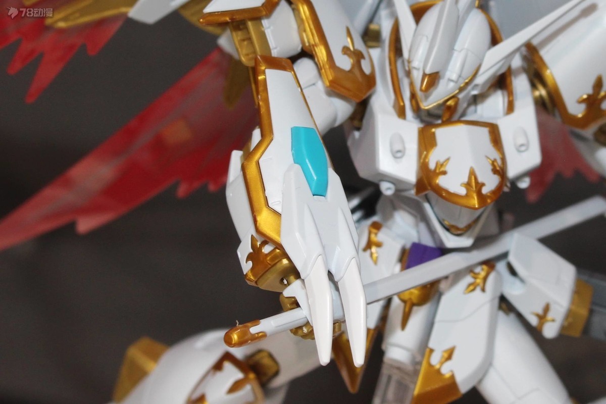 万代10月26日 一般发售 HGCE 1/144 257号 NOG-M2D1/E 黑骑士小队神鸟迦楼罗 贴纸与素组