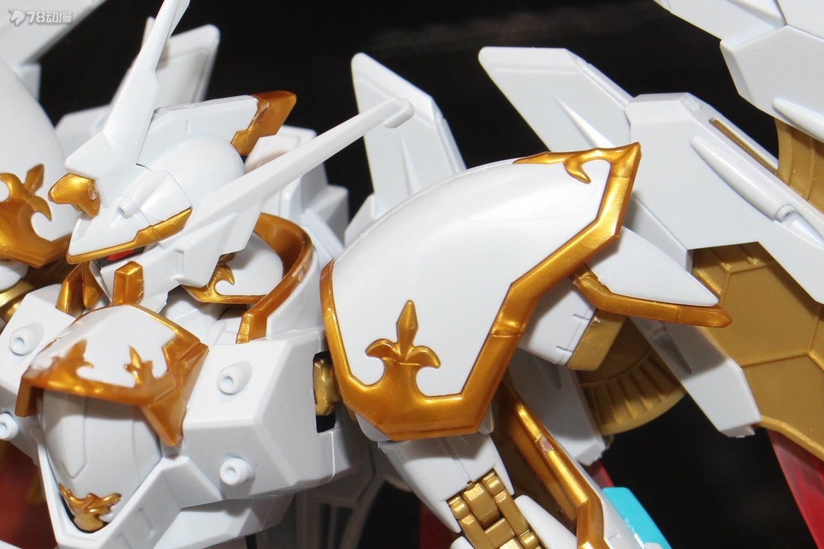 万代10月26日 一般发售 HGCE 1/144 257号 NOG-M2D1/E 黑骑士小队神鸟迦楼罗 贴纸与素组