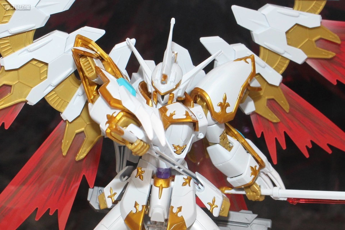 万代10月26日 一般发售 HGCE 1/144 257号 NOG-M2D1/E 黑骑士小队神鸟迦楼罗 贴纸与素组