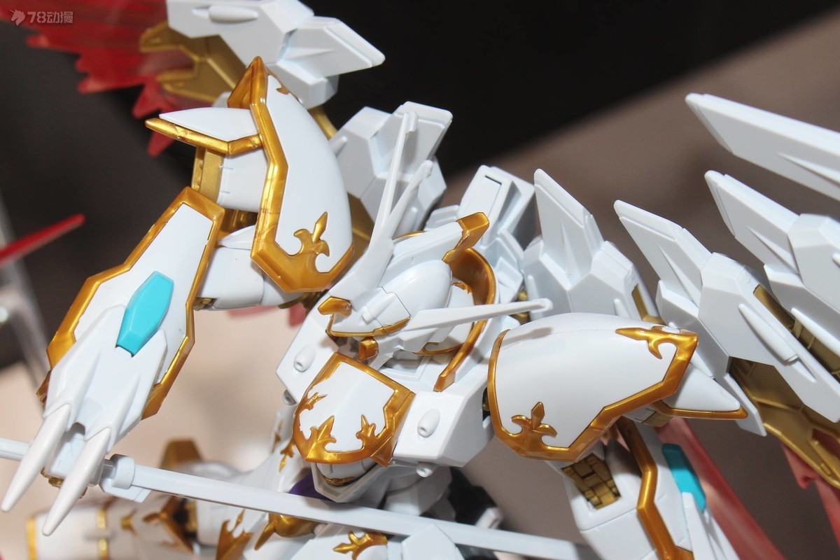 万代10月26日 一般发售 HGCE 1/144 257号 NOG-M2D1/E 黑骑士小队神鸟迦楼罗 贴纸与素组