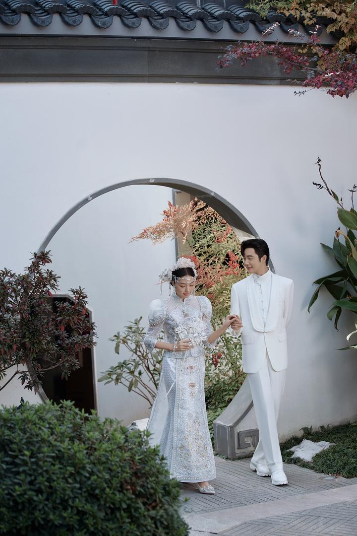 超减龄的白月光秀禾婚纱照