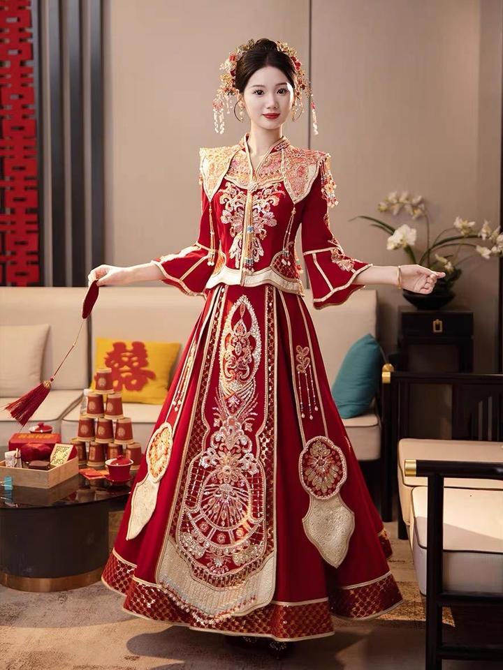 香槟酒红色披肩流苏丝绒秀禾服